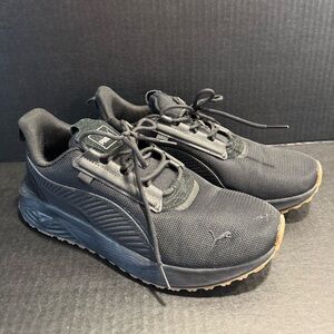 Puma Men's Black and Gum Sole Sneakers